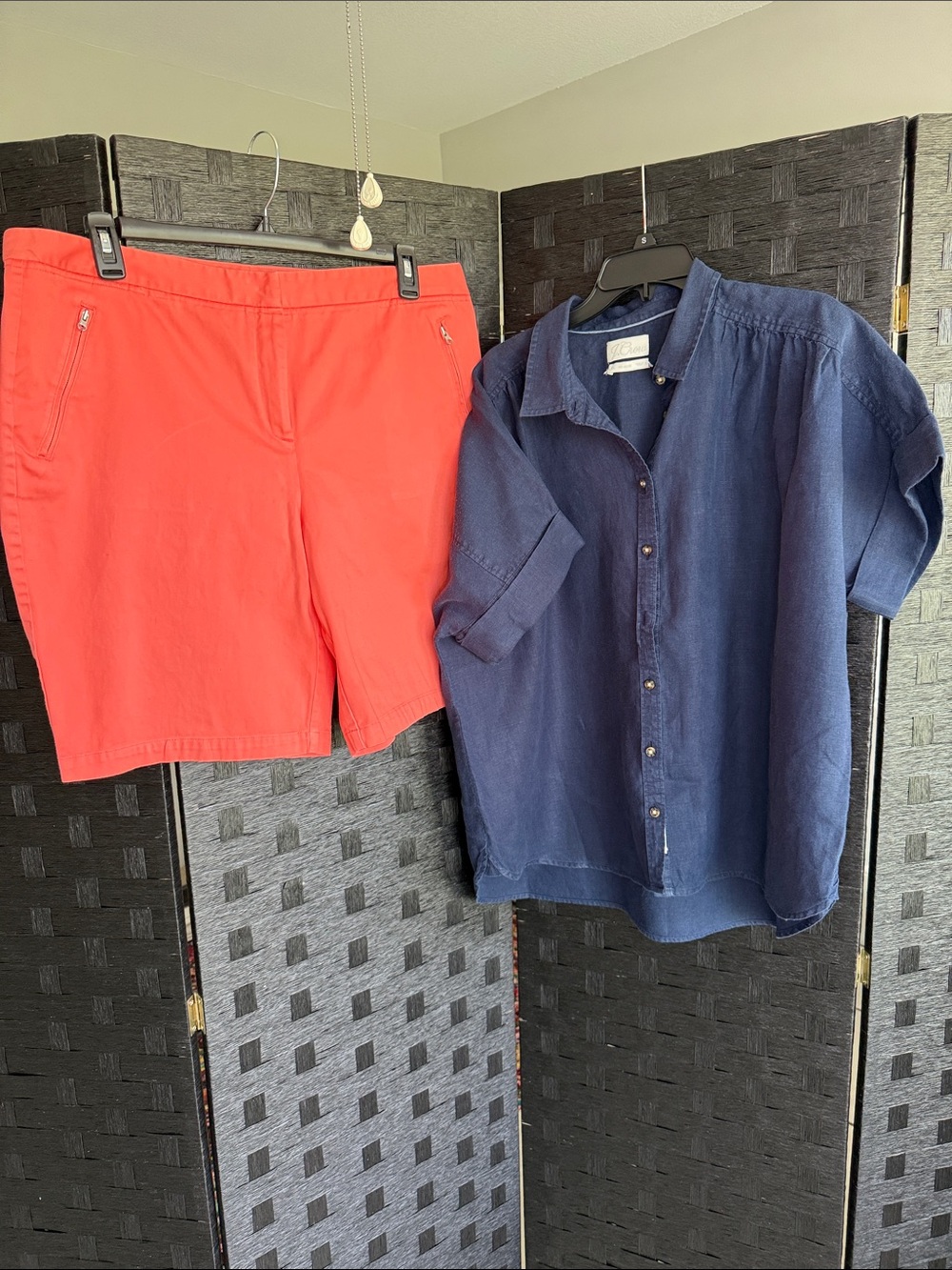 Dana Buchman Coral Bermuda Shorts & J Crew Top Size XXL